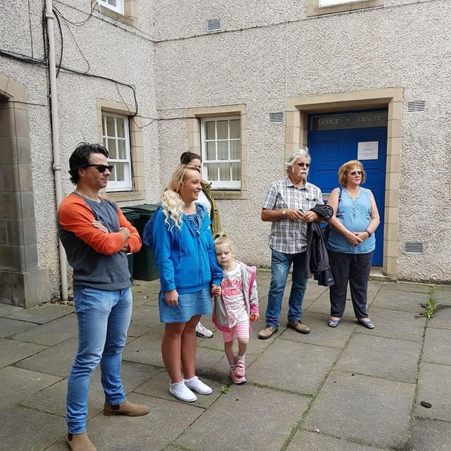 Elgin: In and out the Dusty Closes - Good To Know