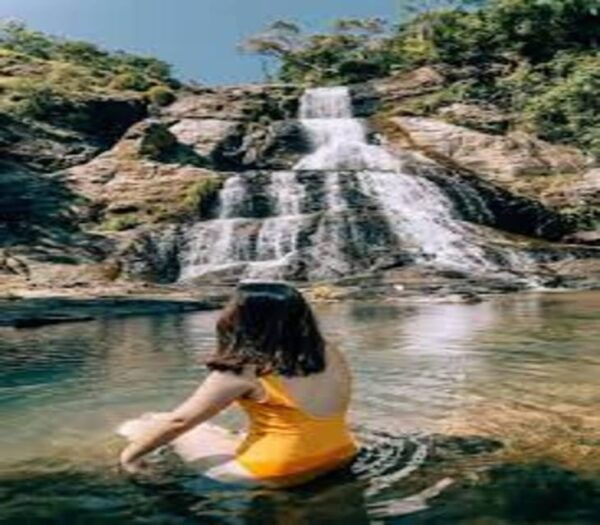 Ella :- Private TukTuk Transfer to Diyaluma Waterfalls - What to Bring