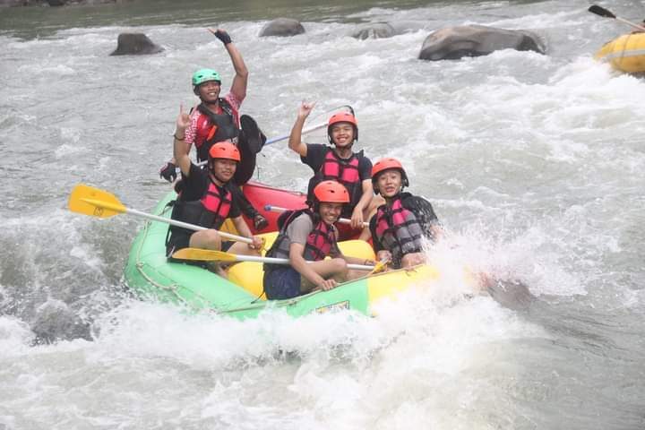 Elo River Rafting & Borobudur (Climb + Guided) Tour in Yogyakarta - Lunch and the pause between activities