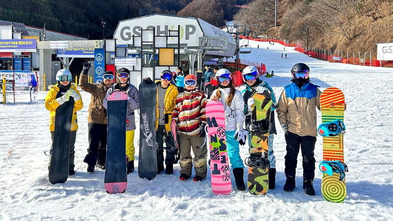 Elysian Resort 2D1N Ski & Snowboard Tour from Seoul - Day one: clothing, equipment and a first lesson