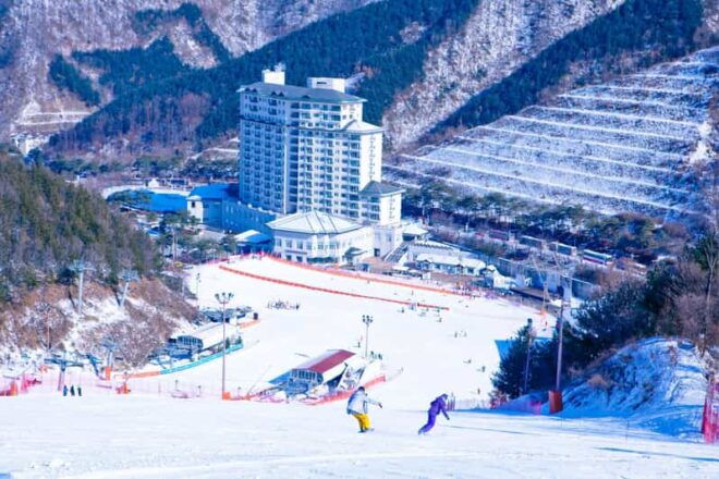 Elysian Snowboard Day Tour(Clothing+Gear+Basic Lessons+Lift) - Ski Resort Features
