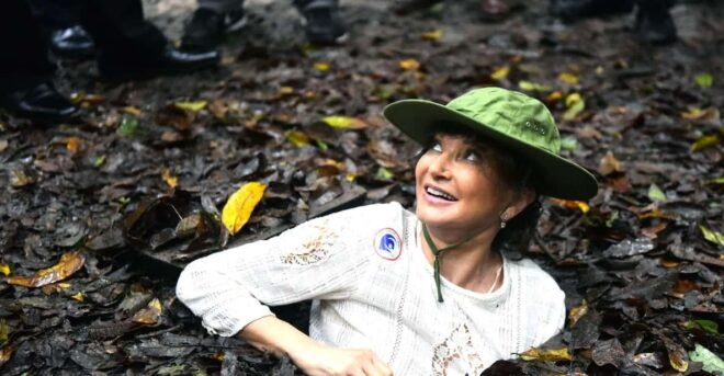 Embark on 1 Day Trip to Cu Chi Tunnels & Cao Dai Temple - Visiting Cao Dai Temple