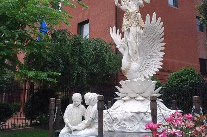 Embassy Row Walking Tour: International Intrigue & Millionaires - Millionaires and Famous Residents