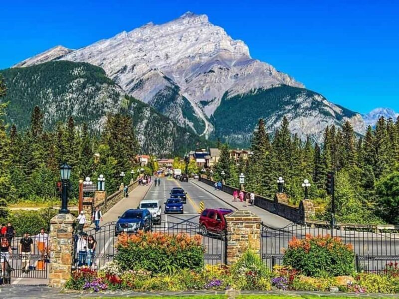 Emerald Lake, Lake Louise, Johnston Lake & Banff Gondola - Discover the Beauty of the Canadian Rockies with the Emerald Lake, Lake Louise, Johnston Lake & Banff Gondola Tour