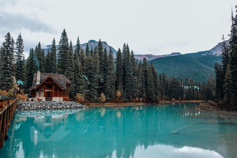 Emerald Lake (Optional Canoe) & Takakkaw Falls Premium Small Group - At a glance
