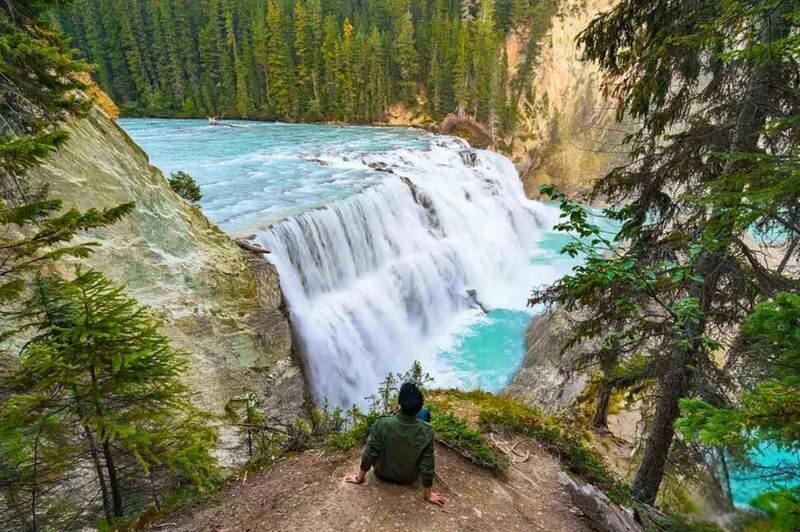 Emerald Lake, Wapta Falls and Takakkaw Falls tour in Yoho - Should you book?