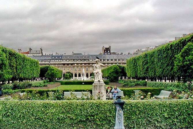 Emily in Paris Filming Locations on Private Tour With Local Guide - Île De La Cité: Historic Heart of Paris