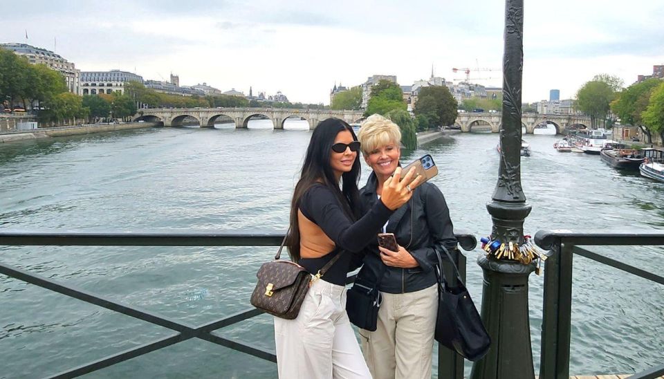 Emily in Paris Journey Tour - Le Coeur De Paris - Directions