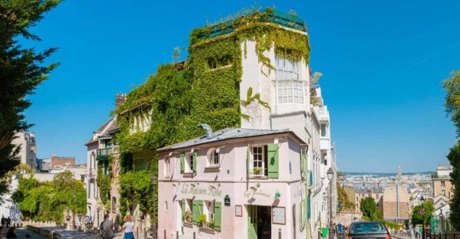 Emily in Paris Walking Tour With an APP - Features of the App