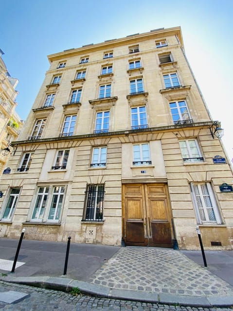 Emily's Paris Walking Tour: Explore the Show's Iconic Spots - Uncover the Behind-the-Scenes Stories of "Emily in Paris"
