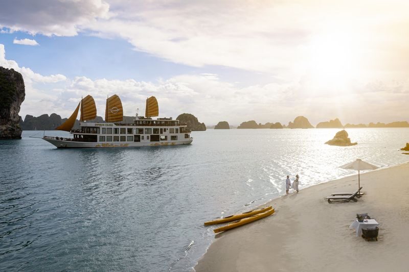 Emperor 2D1N Cruise: Ha Long Bay, Me Cung Cave, Luon Cave - A compact night among the karst islands