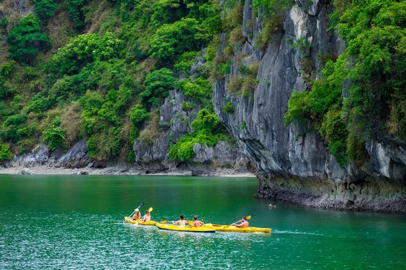 Emperor 2D1N Cruise: Ha Long Bay, Me Cung Cave, Luon Cave - Food, guides and the feel onboard