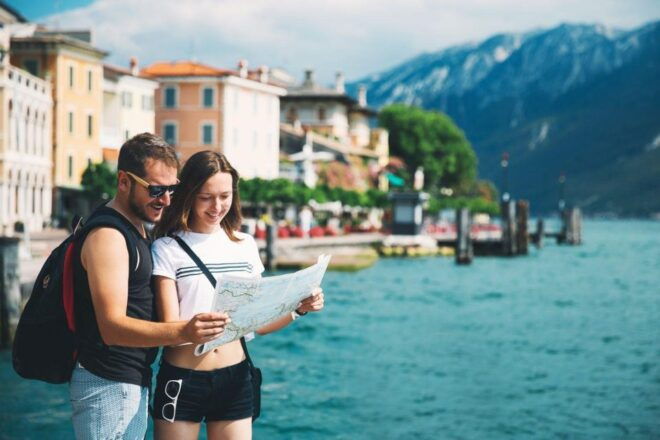 Enchanted Sirmione: A Romantic Journey Through Time - Piazza Giosuè Carducci: A Starting Point