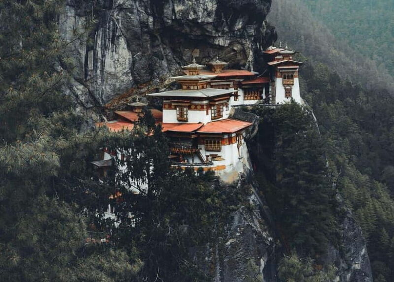 Enchanting Bhutan tour with Guide 1 week Tour from Thimphu - FAQs