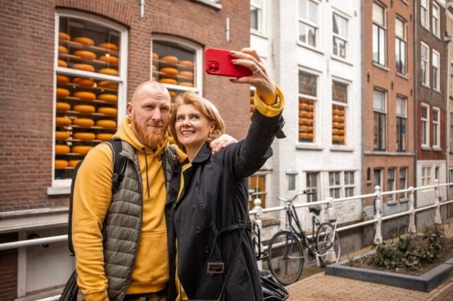 Enchanting Delft Romantic Quest Walking Tour - Touring Oostpoort