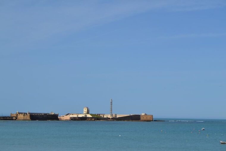 English Cádiz Tour: Walking Tour With Local Guide - Tour Experience