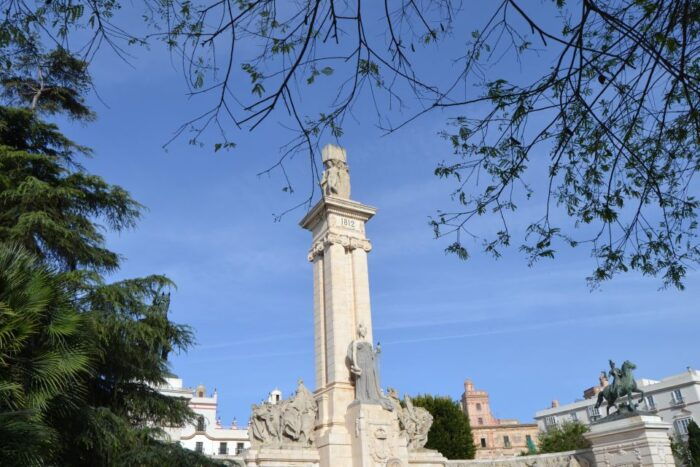 English Cádiz Tour: Walking Tour With Local Guide - Accessibility Features