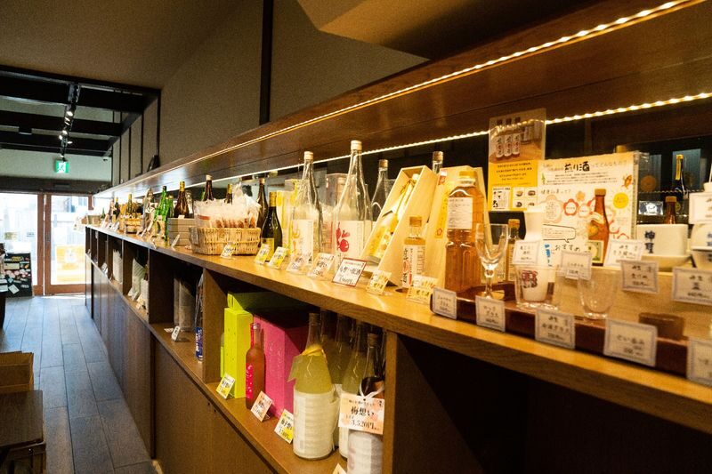 English Guided Tour: Explore Kyoto Fushimis Century-Old Sake Brewery | Famous Water Brewing Process + Selected Sake Tasting - Timing, meeting point, and what the price covers