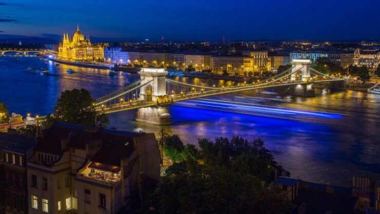 Enjoy a 2 Hour Illumination Tour in Budapest - Tour Duration and Group Size