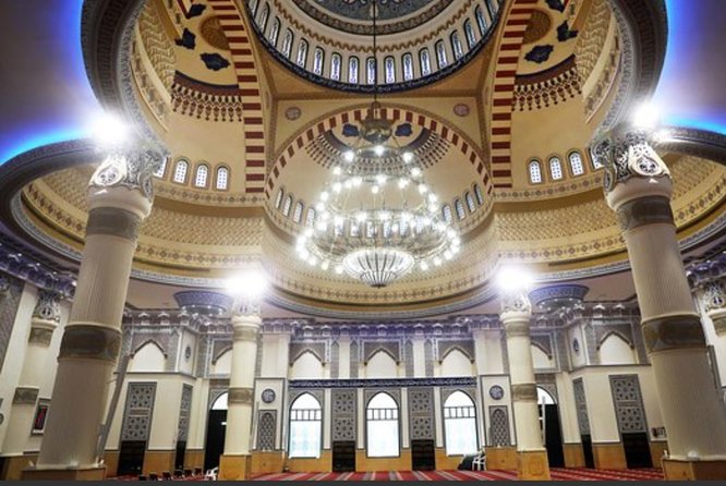 Enjoy Dubai Marina Luxury Yacht Tour With Breakfast - Breakfast on Board