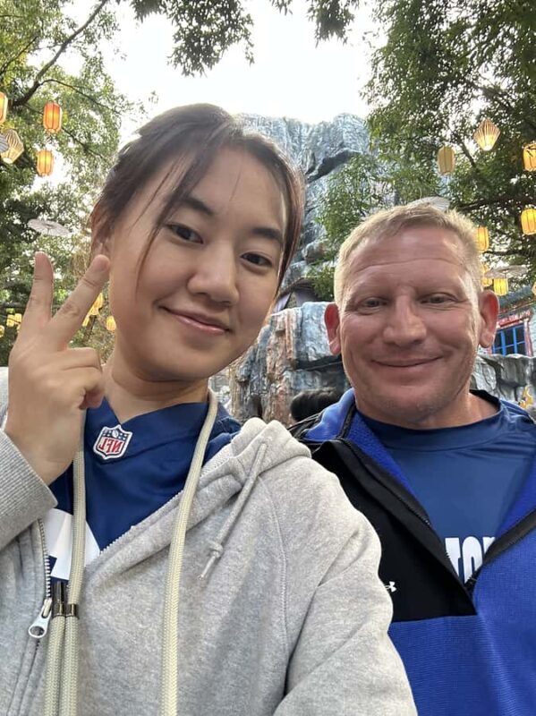 Enjoy Hangzhou Like Lords: West Lakes Boat, Tea, Painting - Interacting with Nature: Feeding Ducks and Relaxing Moments