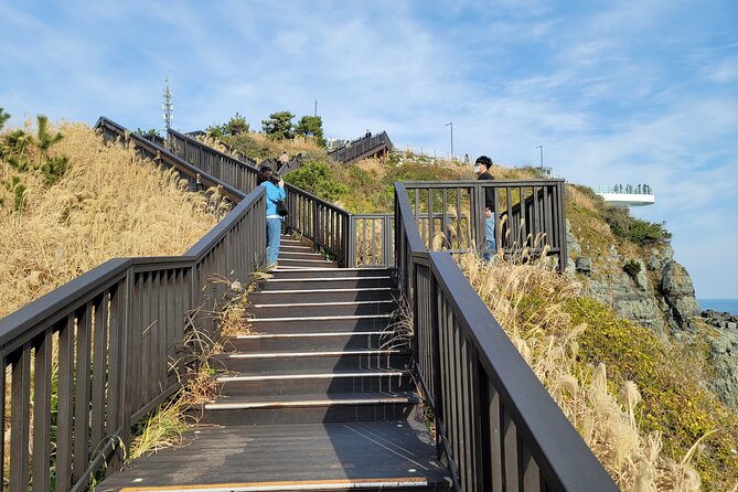 Enjoy Seafood After Walking Along the Coast From Igidae Park to Oryukdo Park. - Local Recommendations for Seafood Restaurants