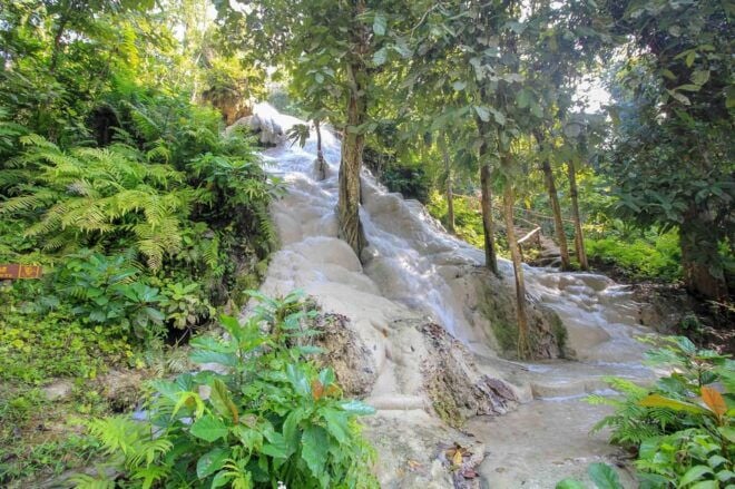 Enjoy Sticky Waterfall & Chet Si Fountain National Park - Itinerary Overview