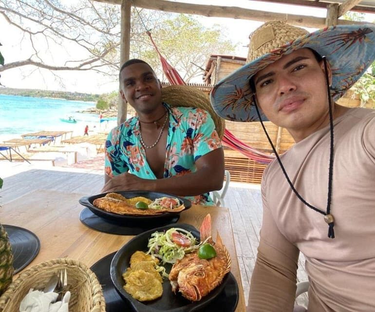 Enjoy the beach at Barú: Aviary + bioluminescense plankton - Lunch and the value of a beach-club stop