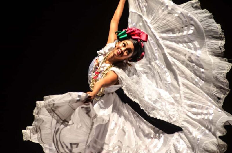 Enjoy the Folkloric Ballet at the Palacio de Bellas Artes - FAQ