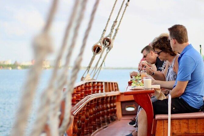 Enjoy The Spanish Galeon with a Romantic Night Dinner in Cancun - The Sum Up
