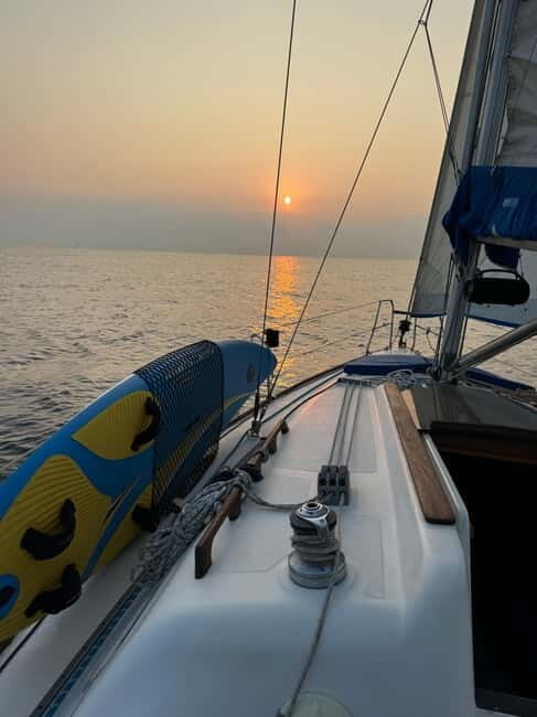Enjoy the sunrise in Barcelona from a sailboat with drinks & snacks - Introduction