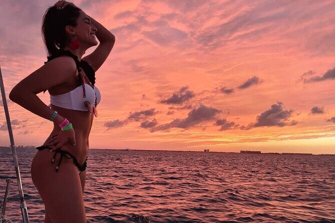 Enjoy the Sunset in Catamaran Unlimited - Sailing to Isla Mujeres from Cancún - Enjoy the Sunset in Catamaran Unlimited - Sailing to Isla Mujeres from Cancún