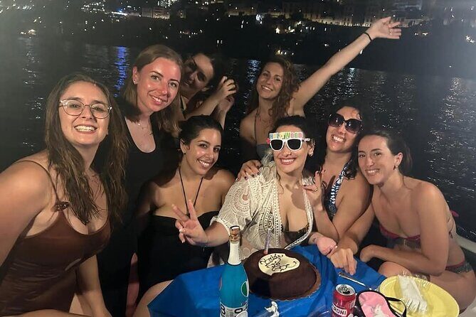 Enjoy the sunset in the Gulf of Naples with the Sunset Experience - The Boat: Comfort and Safety on the Water