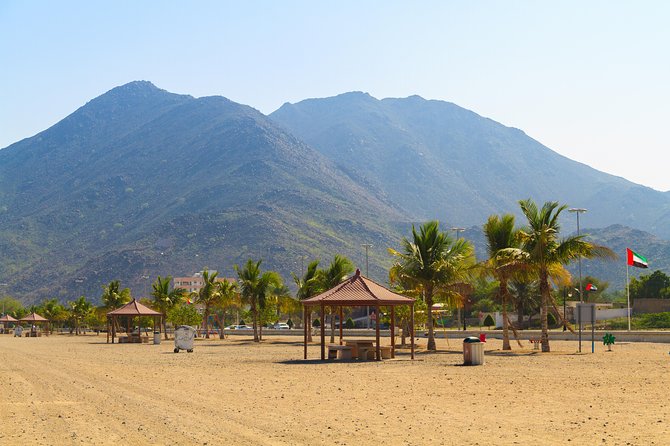 Enjoy Your Weekend With Your Family at Khor Fakkan Beach Fujairah - Family-Friendly Restaurants and Cafes