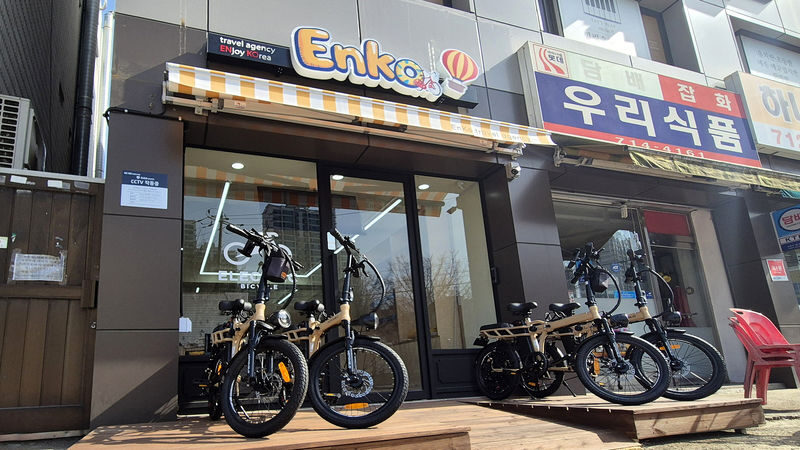 ENKO Electric Bike Ride on the Han River Bike Path in Seoul - Getting from EnKo to the river