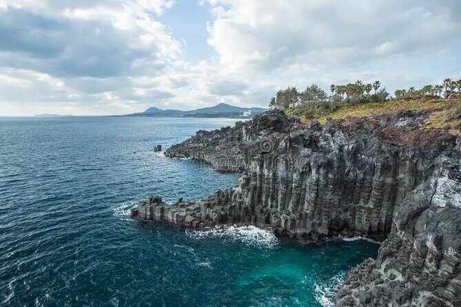 Eoseungsaengak Trail, Osulloc, Oedolgae & Cheonjiyeon Day Tour - FAQ