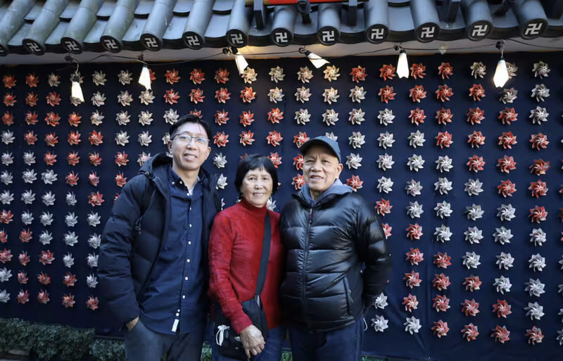 Epic Tokyo One-Day Group Tour with a Local Guide - Guide quality, photos and group feel