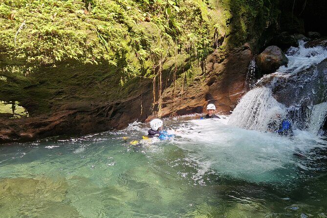 Escape EN Canyoning Sport EN Lowland - Exploring the Details of the Canyoning Adventure