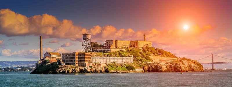 Escape from the Rock Cruise around Alcatraz Island - A bay cruise, not an Alcatraz visit