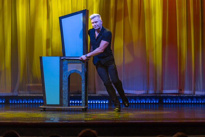 Escape Reality Branson Magic Dinner Show - Show Highlights