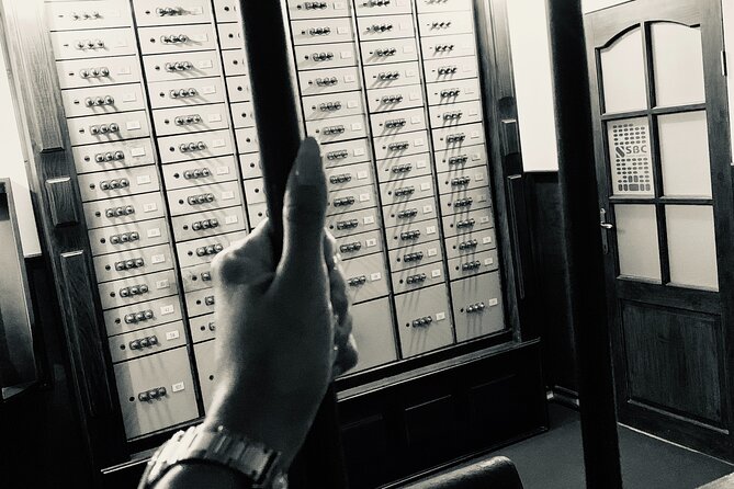 Escape Room "Bank Job" - Clues and Puzzles