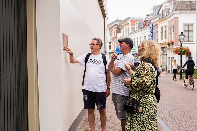Escape Tour Zwolle - Self-Guided City Game - Selecting Date and Travelers
