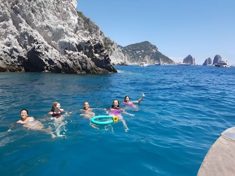 Esperienza Privata a Capri in Barca con Gozzo Classico 3H - Good To Know