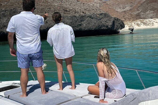 Espiritu Santo and Sealion Swimming aboard a luxury yacht - The Sum Up