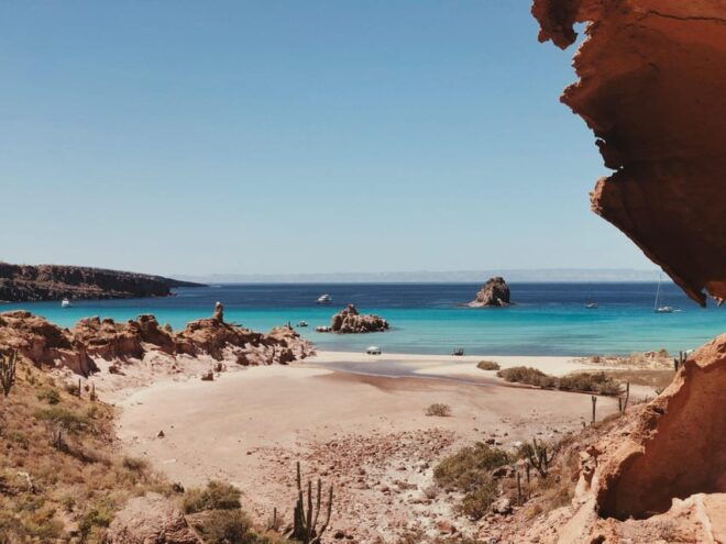 Espiritu Santo Island: Private Boat Trip & Sea Lions - Pristine Beaches and Bays