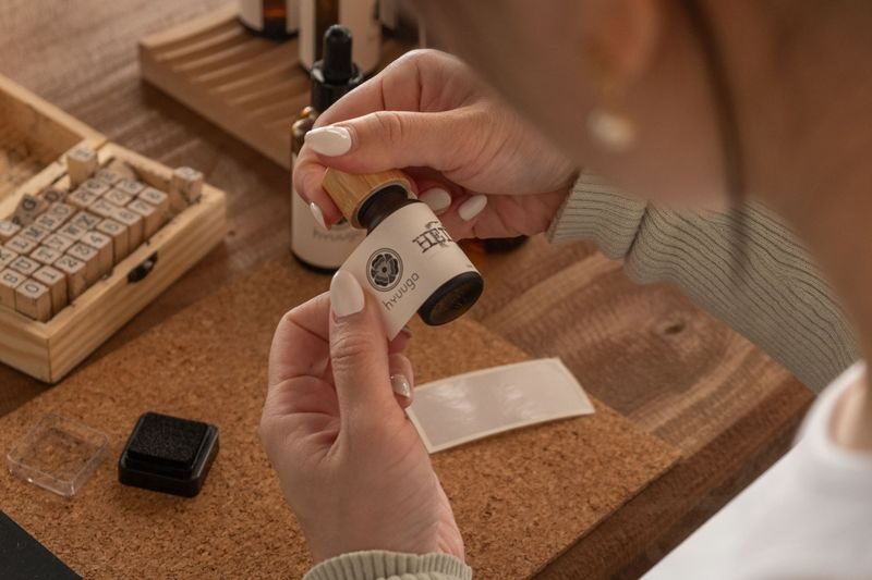 Essential Oil Blend & Natural Mist Workshop - The 90-minute flow at Lunì