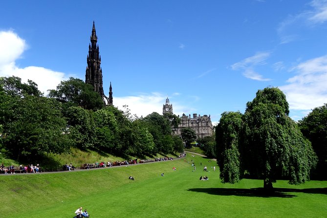 Essential Walking Tour of Edinburghs New Town - Hidden Gems