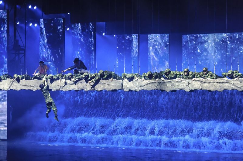 "Eternal Love in Jiuzhaigou" Tibetan and Qiang Song and Dance Party - The earthquake scene is powerful, and intense