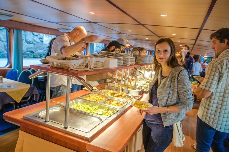 Evening Cruise with Buffet Dinner in Prague - What the three-hour cruise feels like