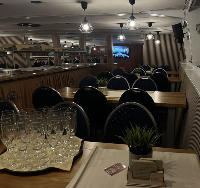 Evening Cruise with Buffet Dinner in Prague - Who should book this cruise?
